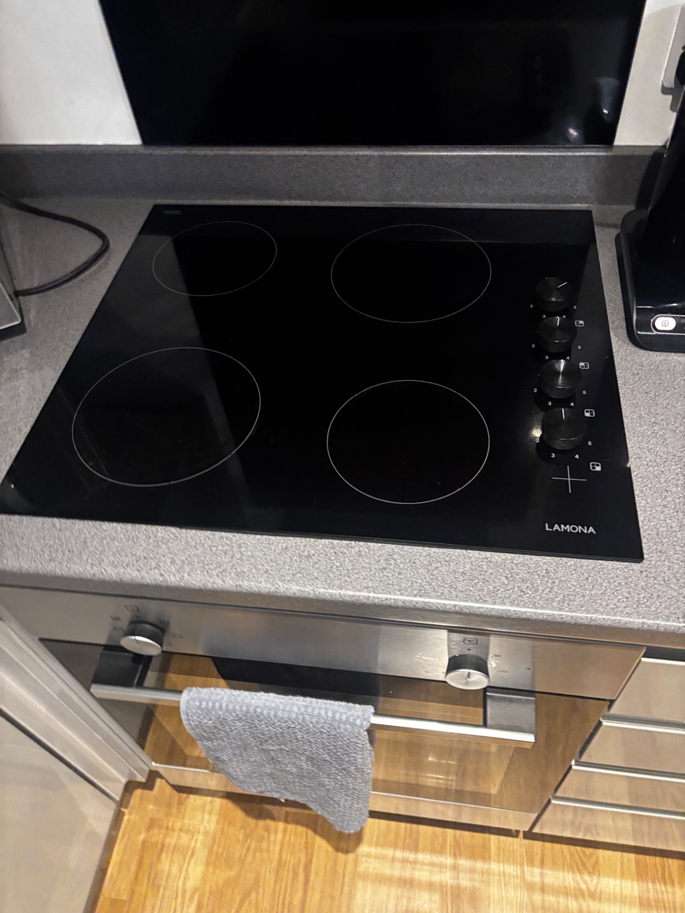 Hob and oven left spotless after a NordSpark kitchen clean